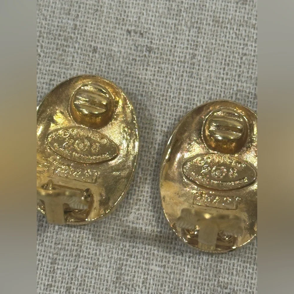 Chanel‎ Vintage CC Logo Paris Oval Clip-on Goldtone Earrings